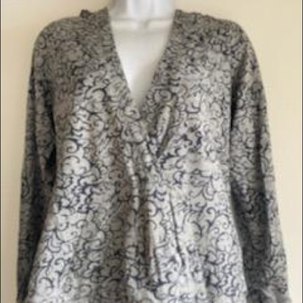 Small printed long sleeve hooded shirt